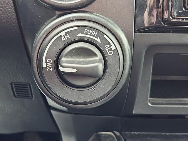 2024 Nissan TITAN Crew Cab SV 4x4