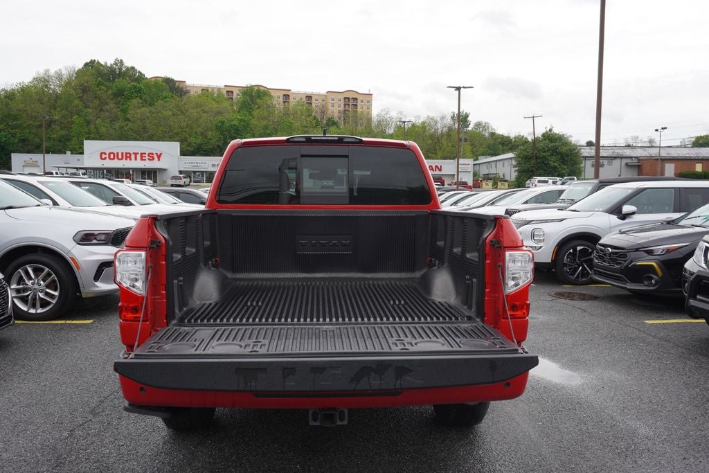 2024 Nissan TITAN Crew Cab SV 4x4