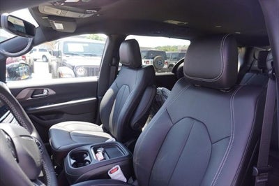 2027 Chrysler Pacifica PACIFICA SELECT