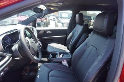 2027 Chrysler Pacifica PACIFICA SELECT