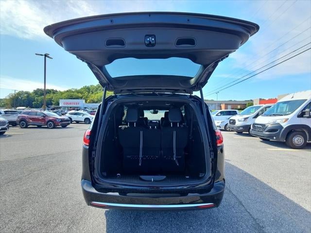 2027 Chrysler Pacifica PACIFICA SELECT