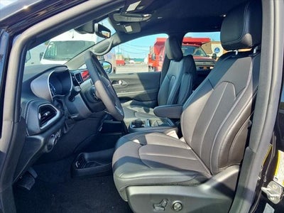 2027 Chrysler Pacifica PACIFICA SELECT