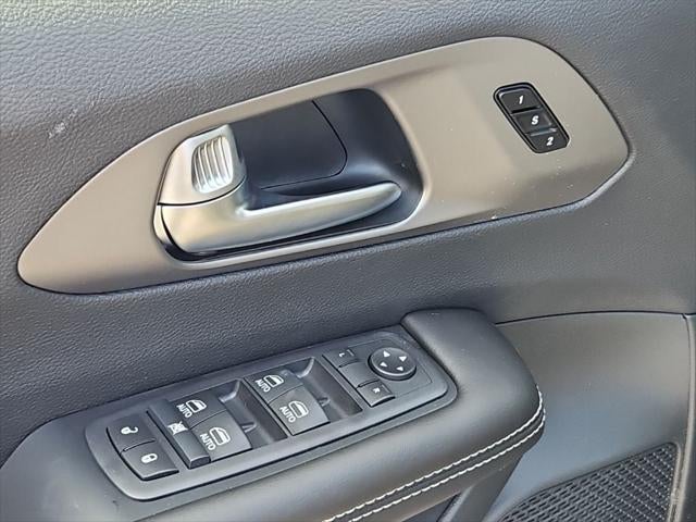 2027 Chrysler Pacifica PACIFICA SELECT