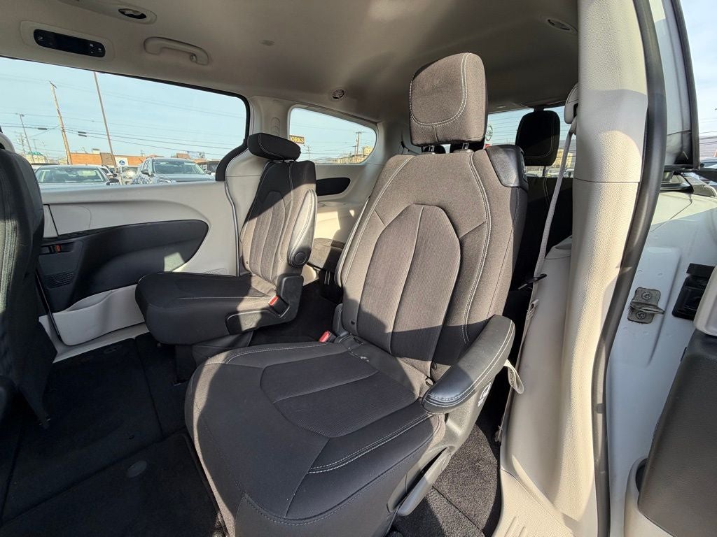 2024 Chrysler Voyager LX