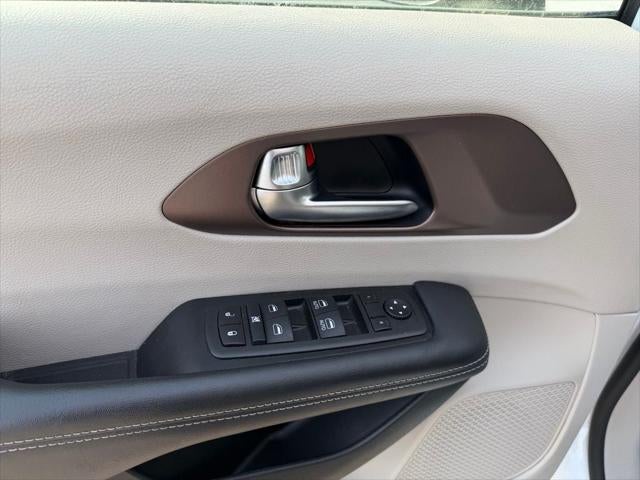 2024 Chrysler Voyager LX