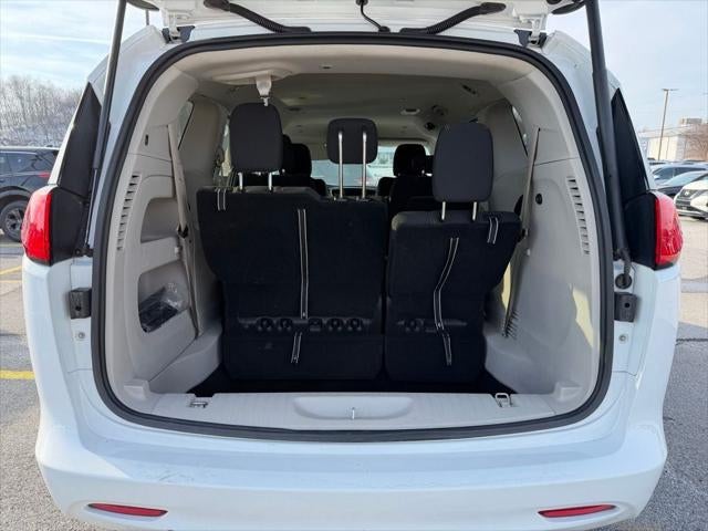 2024 Chrysler Voyager LX