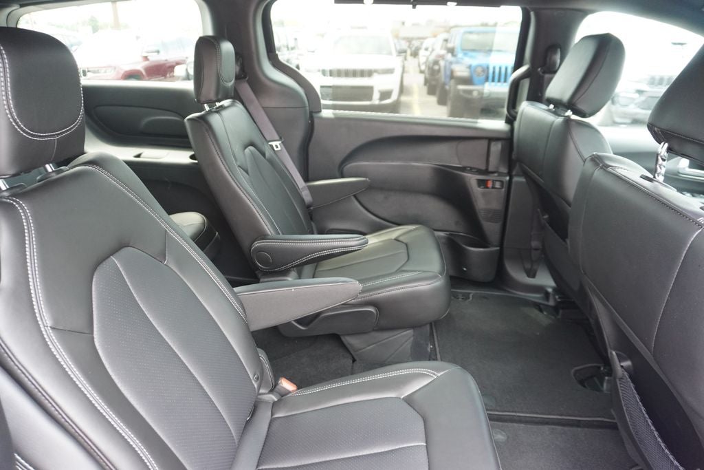 2026 Chrysler Voyager LX