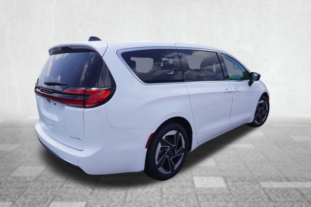 2027 Chrysler Pacifica PACIFICA LIMITED