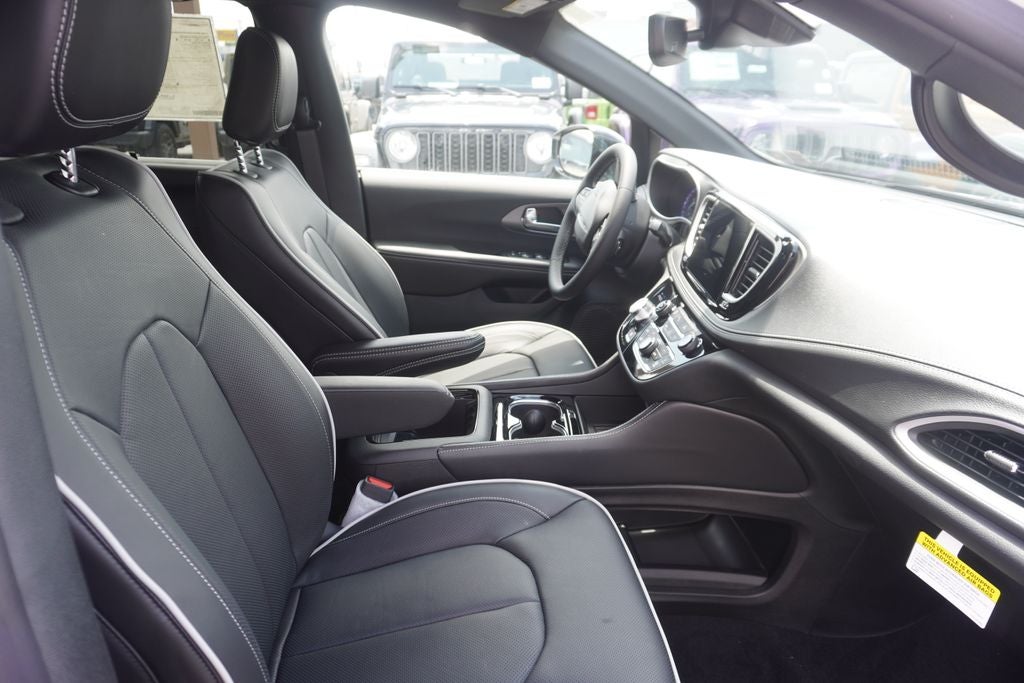 2027 Chrysler Pacifica PACIFICA LIMITED