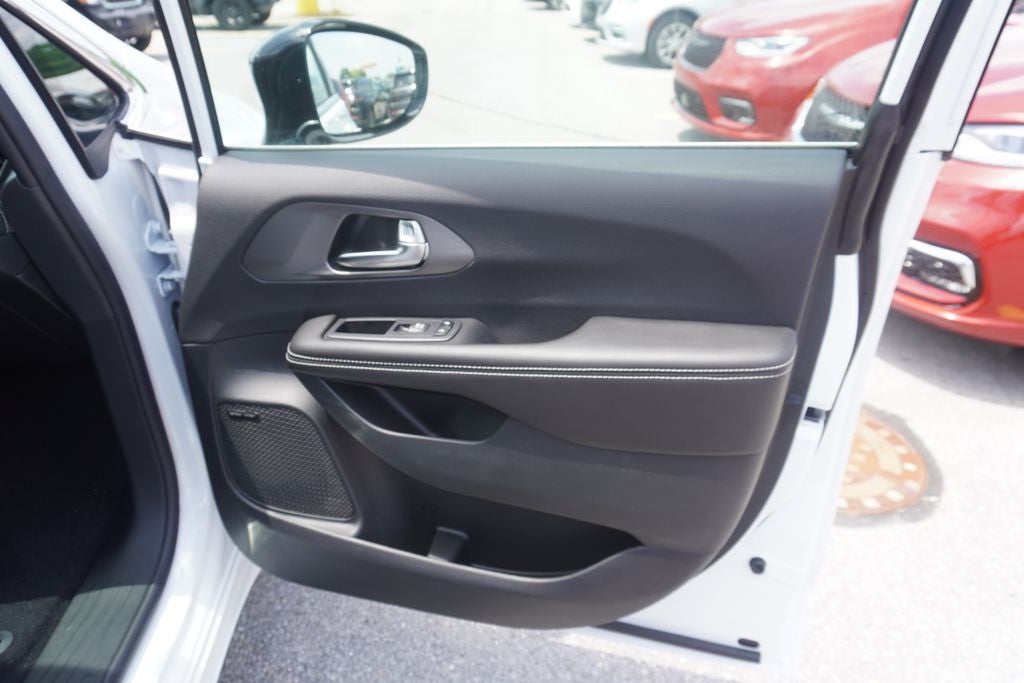 2027 Chrysler Pacifica PACIFICA LIMITED