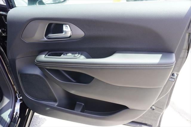 2027 Chrysler Pacifica PACIFICA SELECT AWD