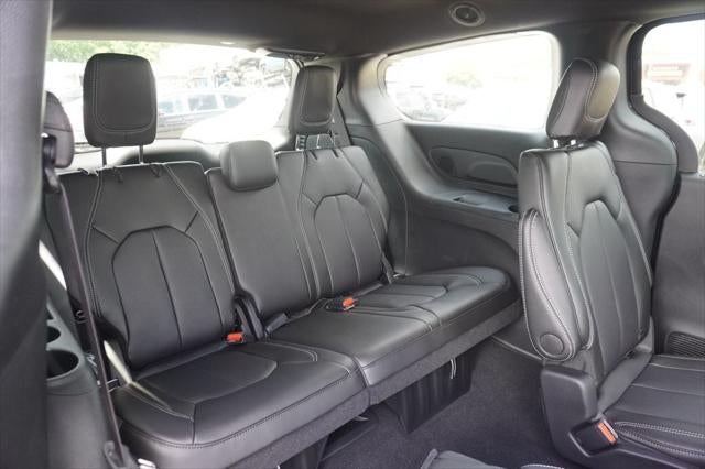 2027 Chrysler Pacifica PACIFICA SELECT AWD