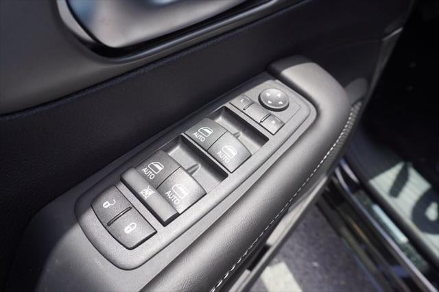 2027 Chrysler Pacifica PACIFICA SELECT AWD