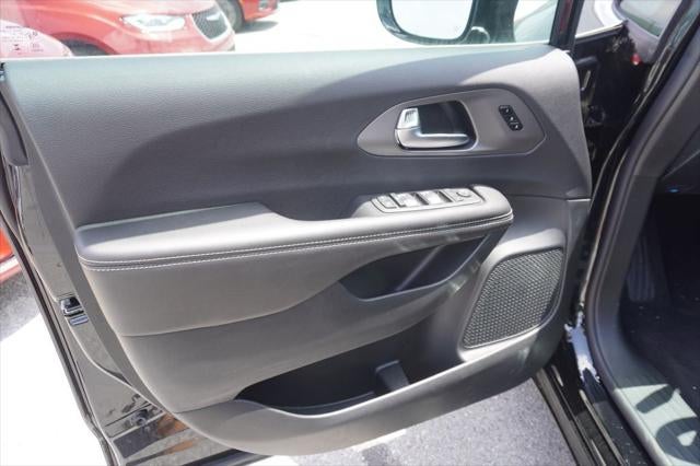 2027 Chrysler Pacifica PACIFICA SELECT AWD