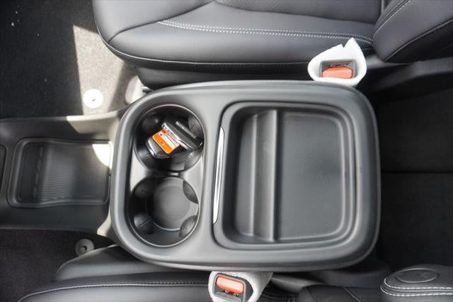 2027 Chrysler Pacifica PACIFICA SELECT AWD