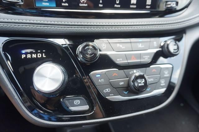 2027 Chrysler Pacifica PACIFICA SELECT AWD