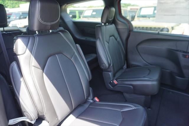 2027 Chrysler Pacifica PACIFICA SELECT AWD