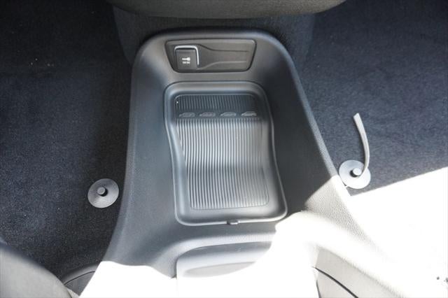 2027 Chrysler Pacifica PACIFICA SELECT AWD