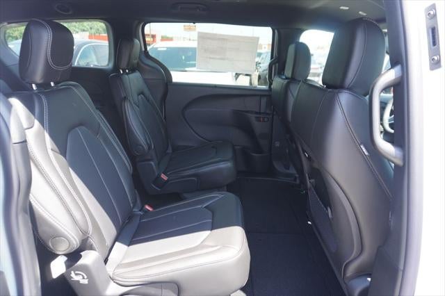 2027 Chrysler Pacifica PACIFICA SELECT AWD