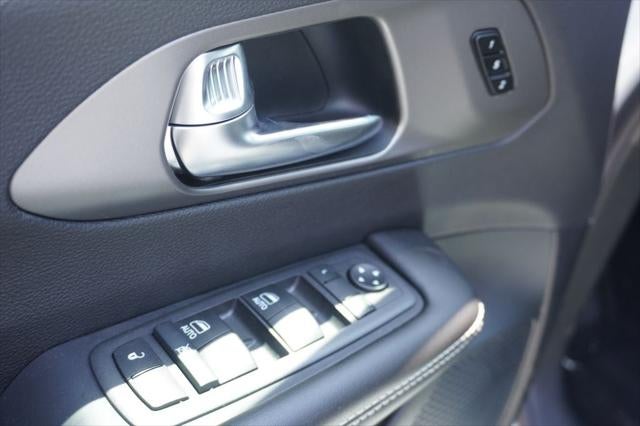 2027 Chrysler Pacifica PACIFICA SELECT AWD