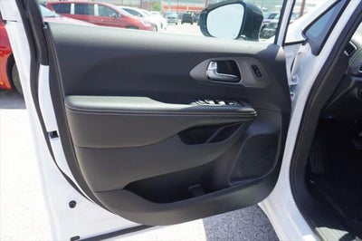 2027 Chrysler Pacifica PACIFICA SELECT AWD