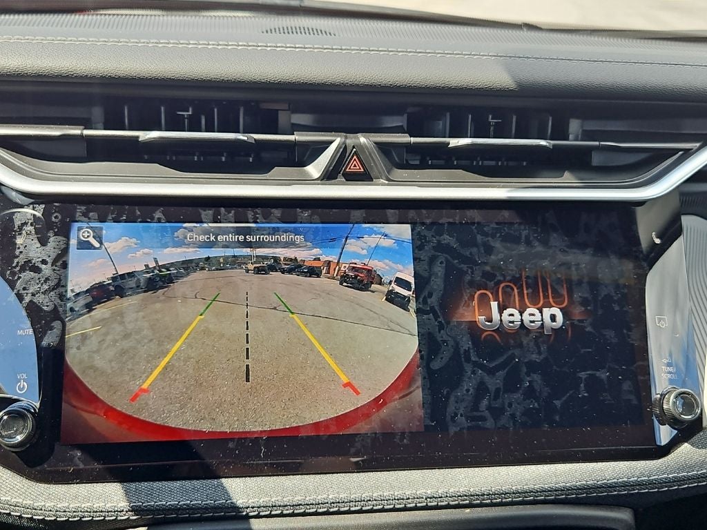 2026 Jeep Cherokee CHEROKEE LAREDO 4X4