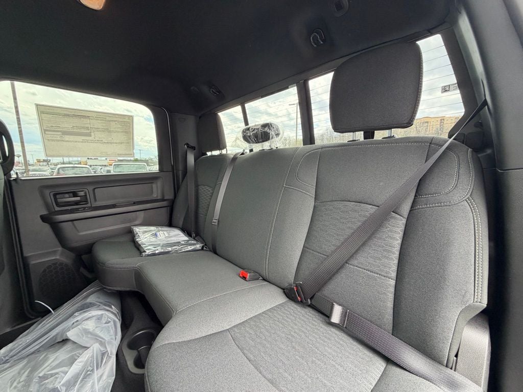 2026 RAM Ram 2500 RAM 2500 BLACK EXPRESS CREW CAB 4X4 6'4' BOX