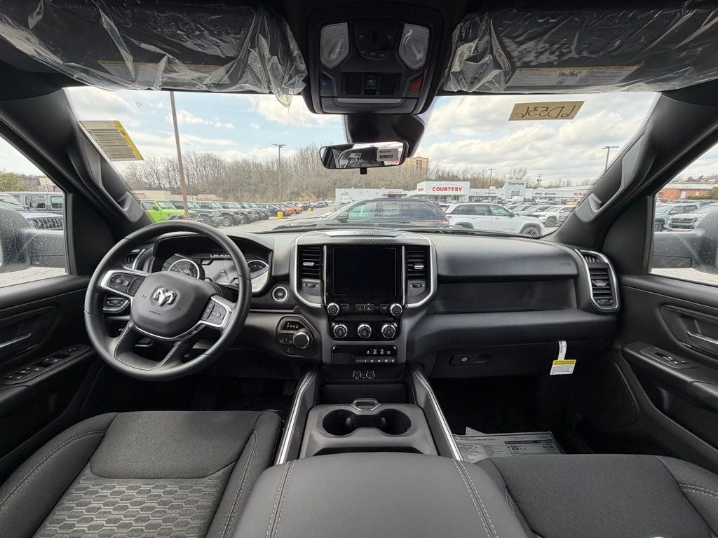 2026 RAM Ram 1500 RAM 1500 EXPRESS CREW CAB 4X4 5'7' BOX