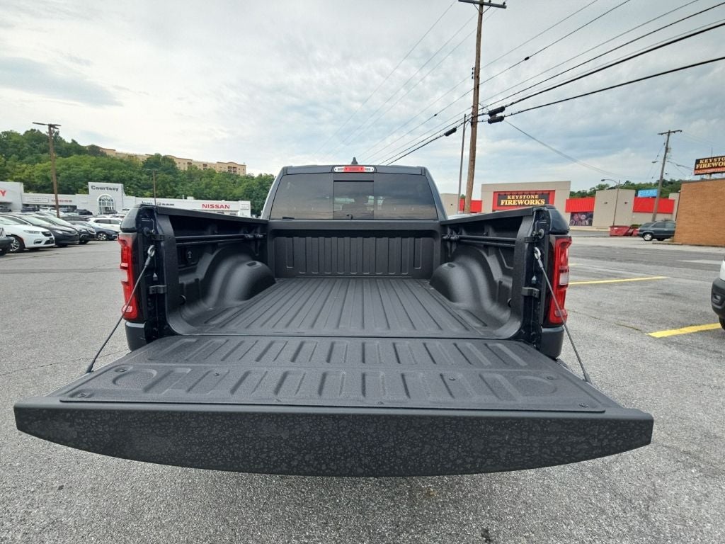2026 RAM 1500 RAM 1500 EXPRESS CREW CAB 4X4 5'7' BOX
