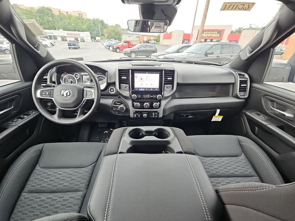 2026 RAM 1500 RAM 1500 EXPRESS CREW CAB 4X4 5'7' BOX