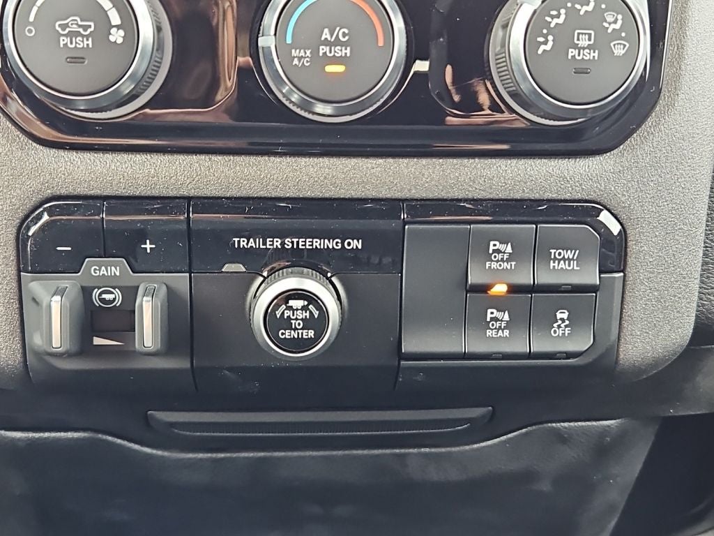 2026 RAM 1500 RAM 1500 EXPRESS CREW CAB 4X4 5'7' BOX