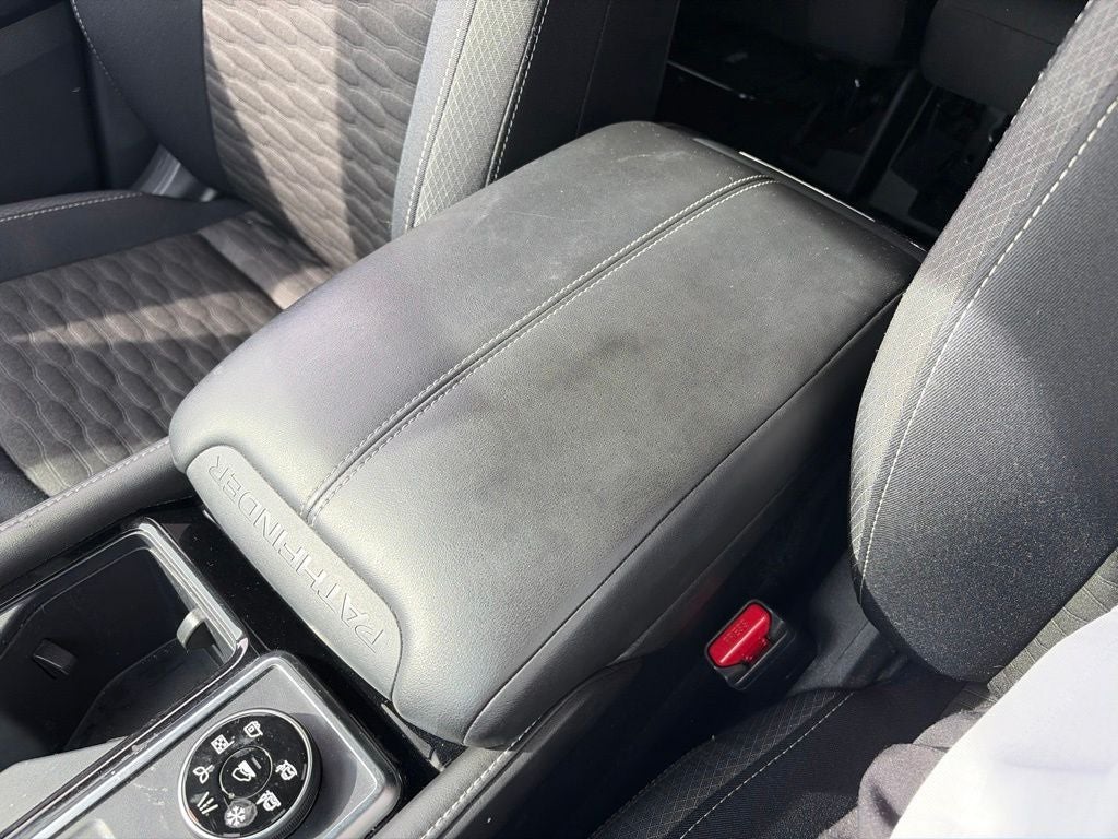 2023 Nissan Pathfinder SV 4WD