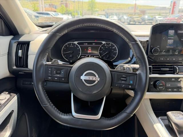 2025 Nissan Pathfinder SL 4WD
