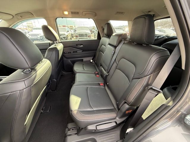 2025 Nissan Pathfinder SL 4WD