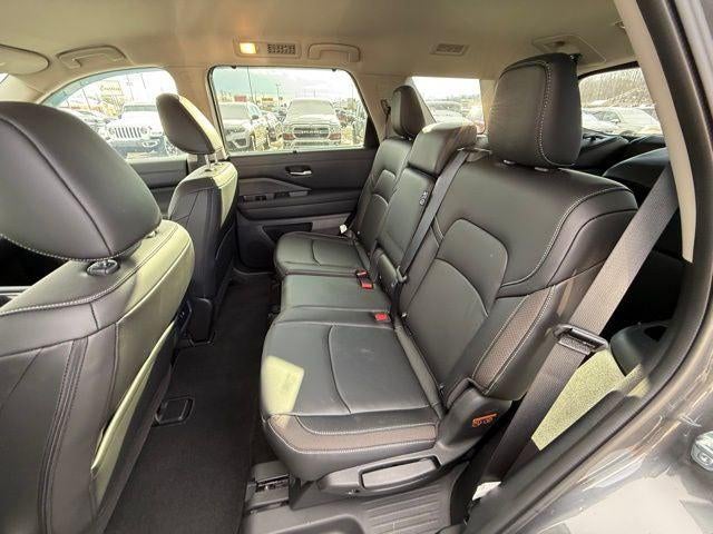 2025 Nissan Pathfinder SL 4WD