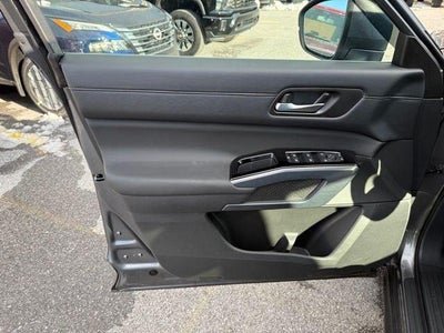 2025 Nissan Pathfinder SL 4WD