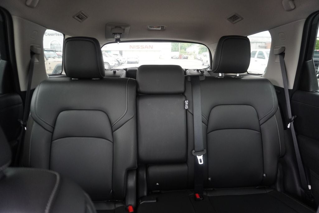 2025 Nissan Pathfinder SL 4WD