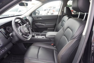 2025 Nissan Pathfinder SL 4WD