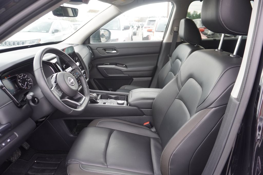 2025 Nissan Pathfinder SL 4WD