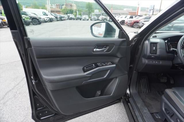2025 Nissan Pathfinder SL 4WD