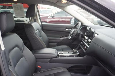 2025 Nissan Pathfinder SL 4WD