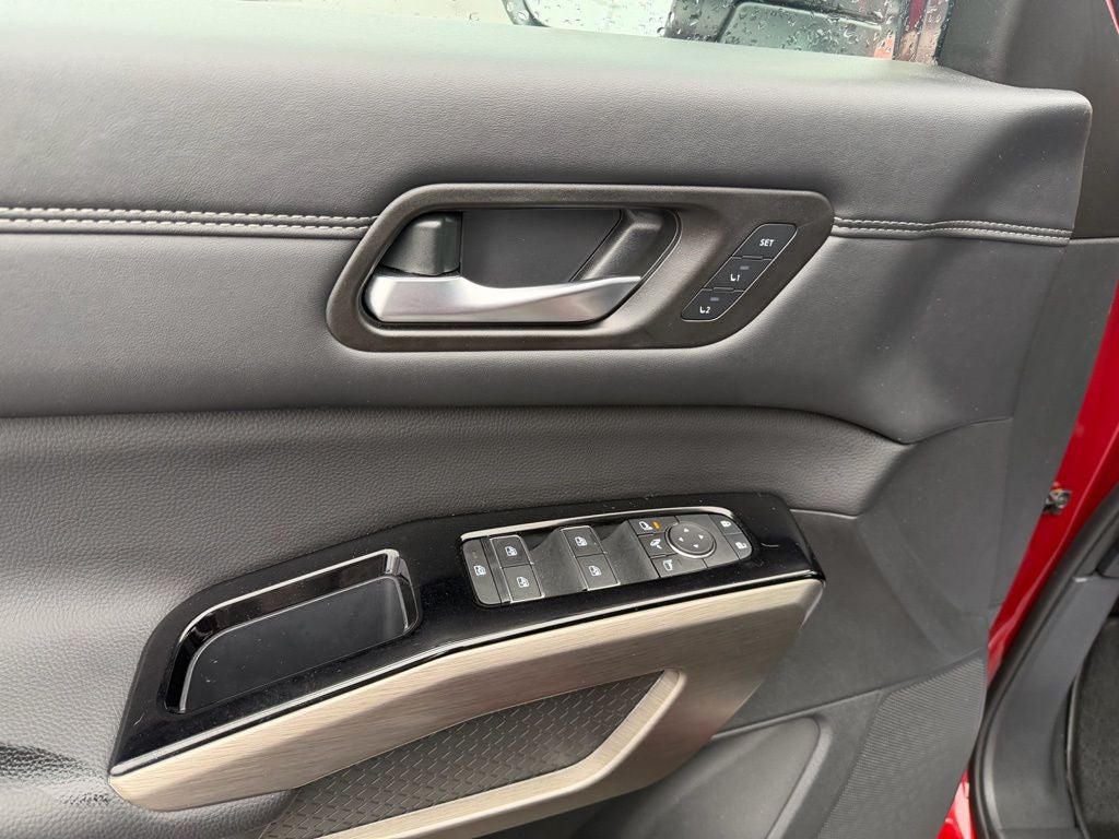 2025 Nissan Pathfinder Platinum 4WD