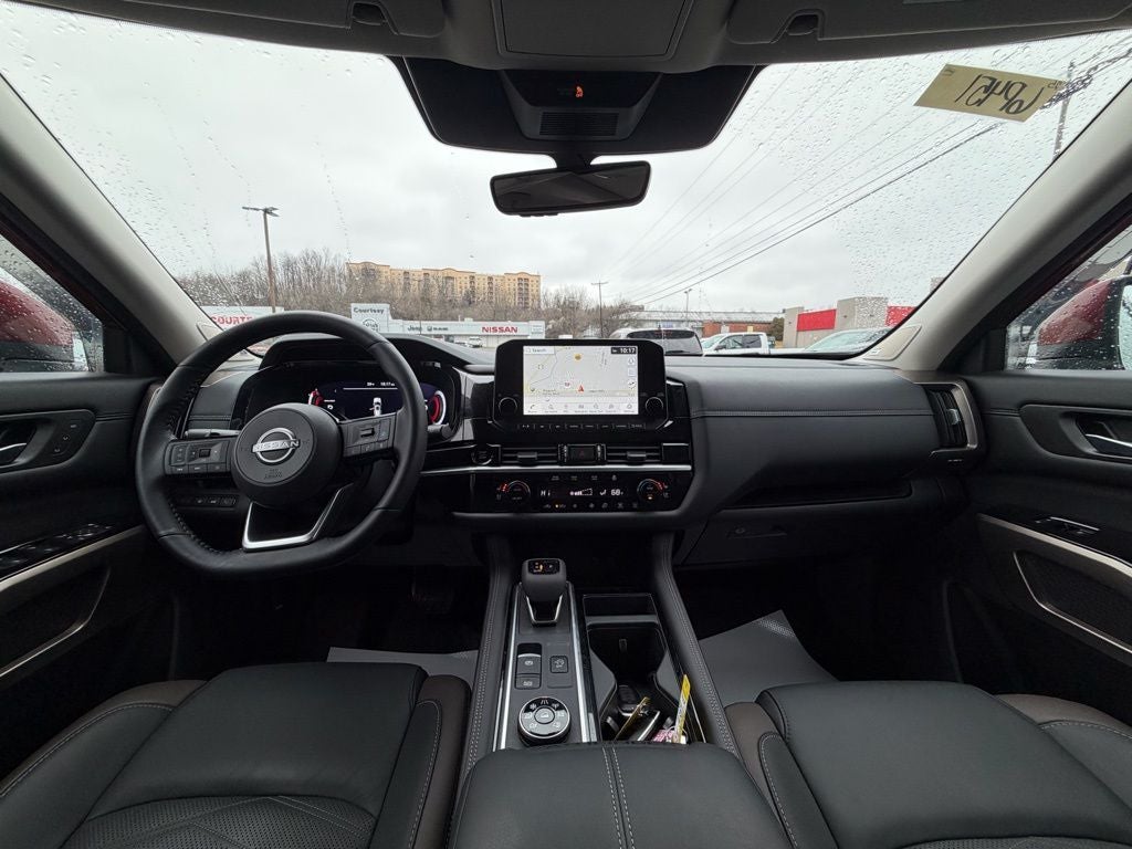 2025 Nissan Pathfinder Platinum 4WD