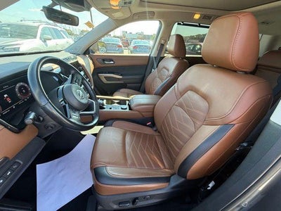2023 Nissan Pathfinder Platinum 4WD