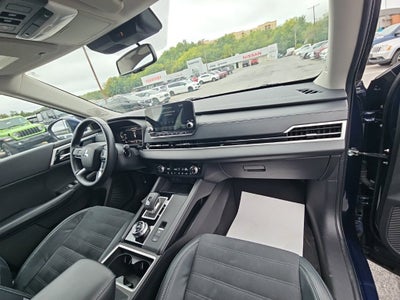 2022 Mitsubishi Outlander Base