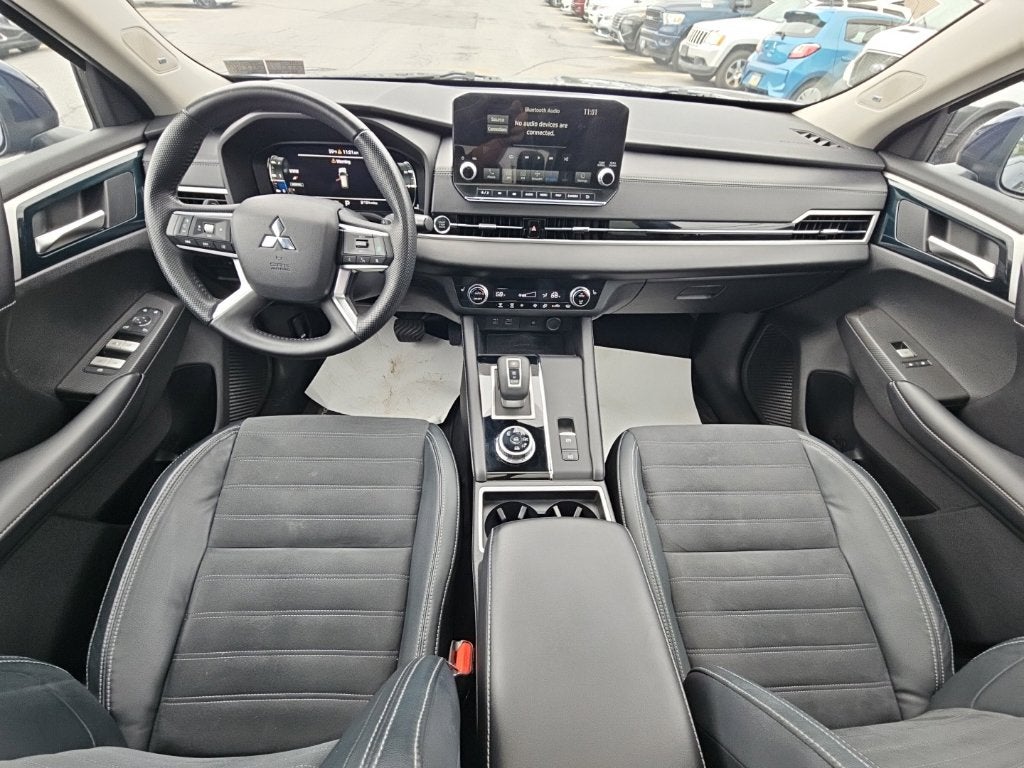 2022 Mitsubishi Outlander Base