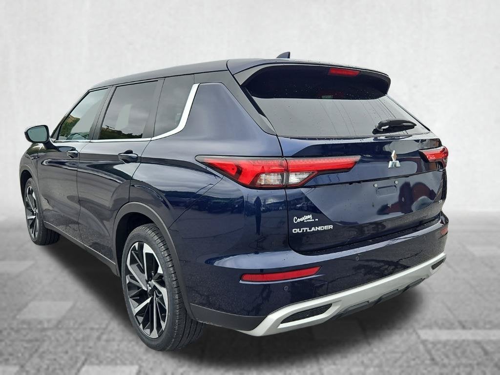 2022 Mitsubishi Outlander Base