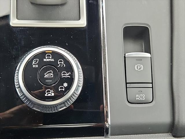 2022 Mitsubishi Outlander Base