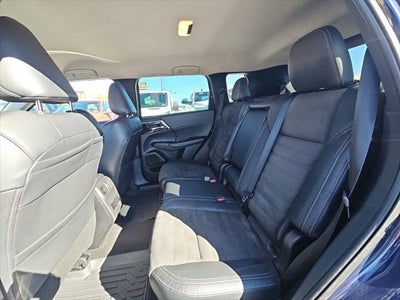 2022 Mitsubishi Outlander Base