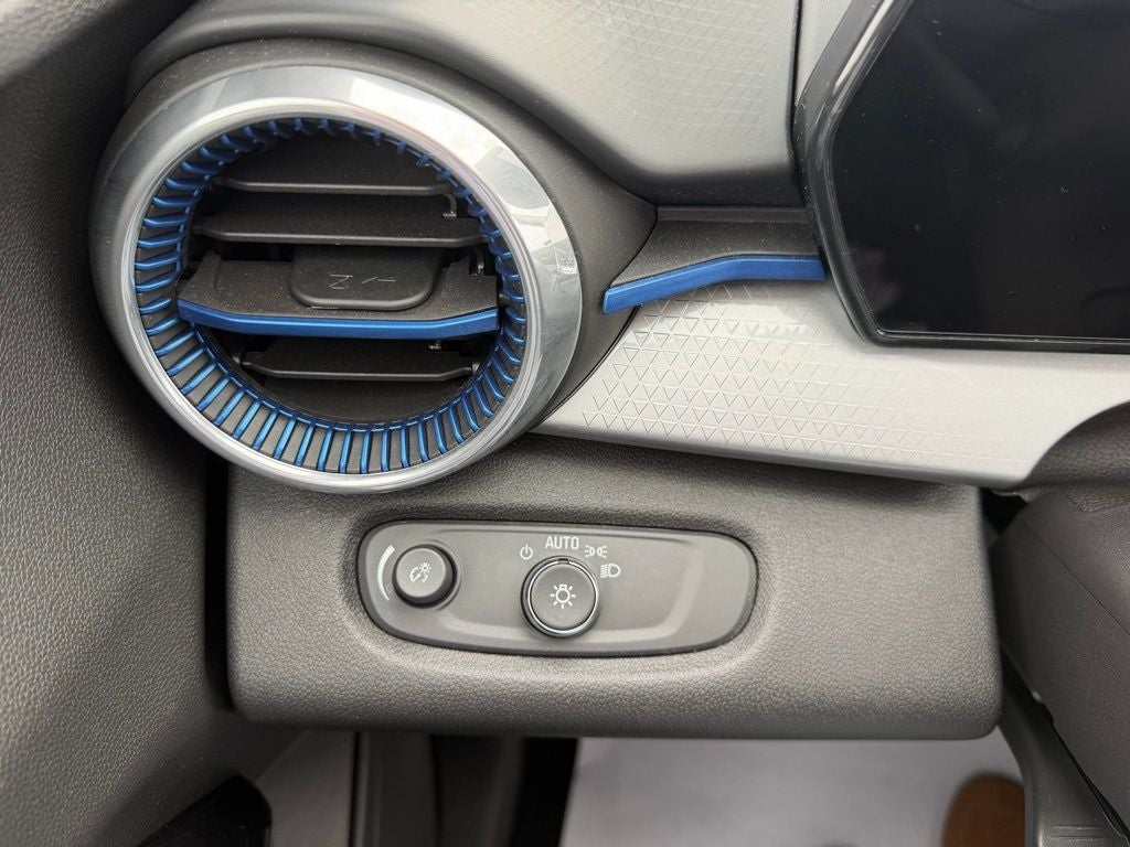 2024 Chevrolet Trax FWD LT